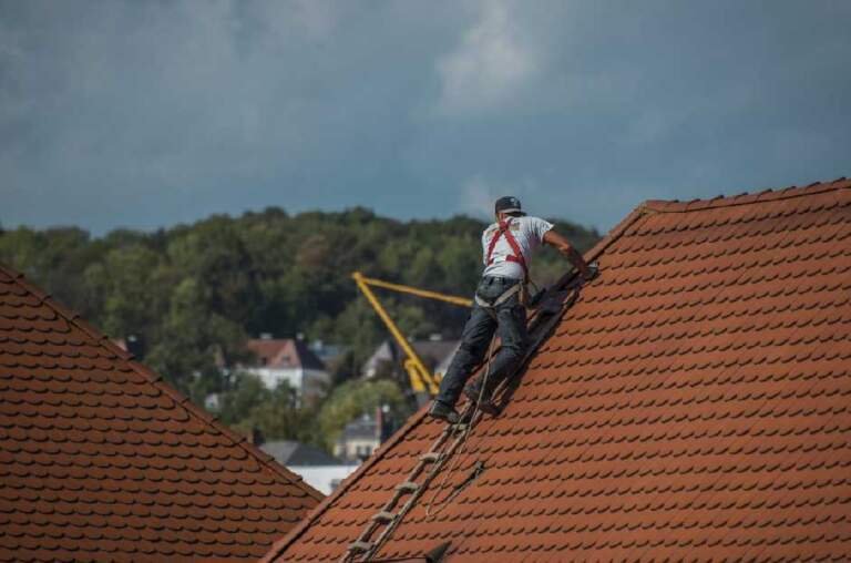 6 Benefits of Hiring a Local Roofing Contractor