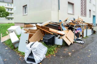 The Role of Residential Junk Removal Services in Decluttering Your Home