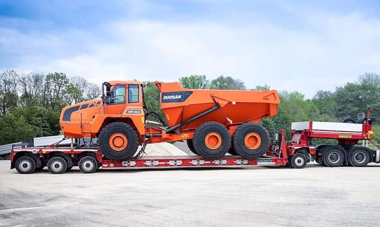 The-Rise-of-Low-Bed-Semi-Trailers-in-New-Energy-Vehicle-Transportation