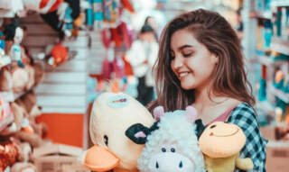 Soft Plush Companions: How to Choose Thoughtful Gifts for Kids of All Ages