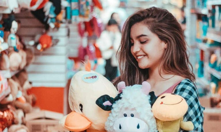 Soft Plush Companions: How to Choose Thoughtful Gifts for Kids of All Ages