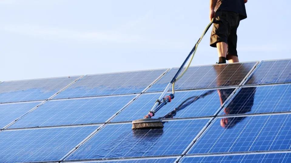 Your Solar Panels Need Cleaning 2