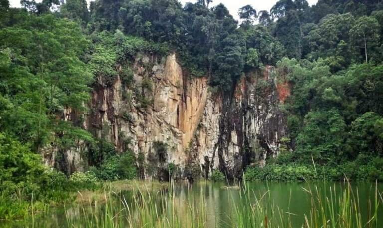 Why Are Parks and Natural Reserves in Singapore Famous?