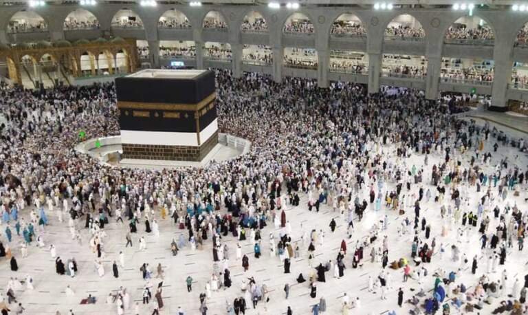 How Group Umrah Packages Save Time, Money, and Effort