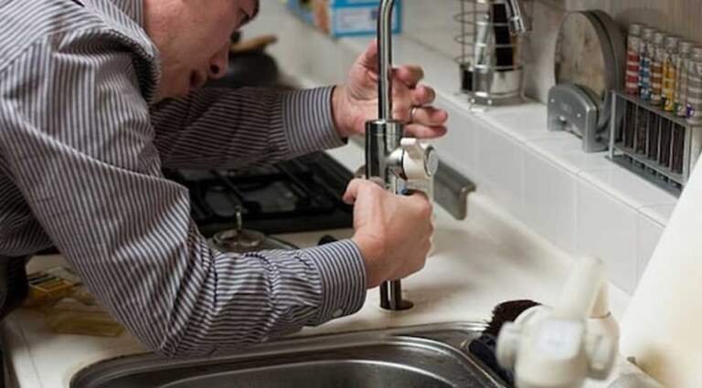 The-Ultimate-Guide-to-Finding-a-Reliable-Plumber-Tips-and-TricksThe-Ultimate-Guide-to-Finding-a-Reliable-Plumber-Tips-and-Tricks