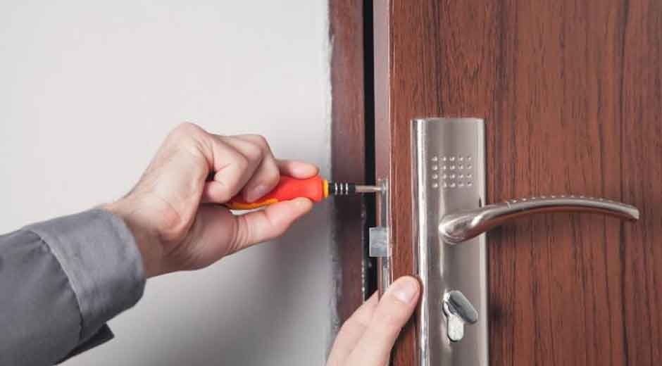 Professional Locksmith Solutions for Emergency and Routine Needs