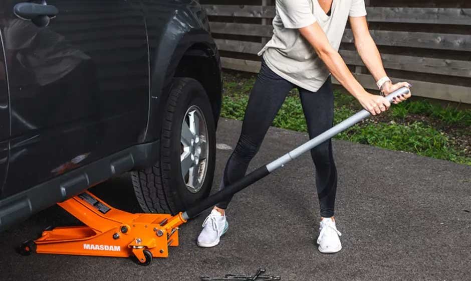 How Engineers Use Car Jacks to Teach Mechanics
