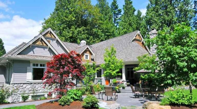 How Professional Lawn Services Enhance Curb Appeal